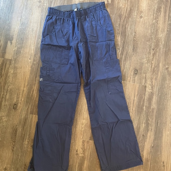 8 Scrub Pants and 2 Matching Scrub Tops - Cherokee and Grey's Anatomy - Picture 5 of 11